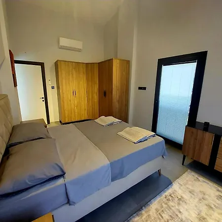 Turuncta Ozel Havuzlu Luks Marin 2