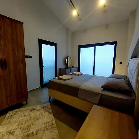 Turuncta Ozel Havuzlu Luks Marin 2