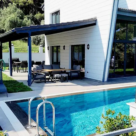 Turuncta Ozel Havuzlu Luks Marin 2 Marmaris