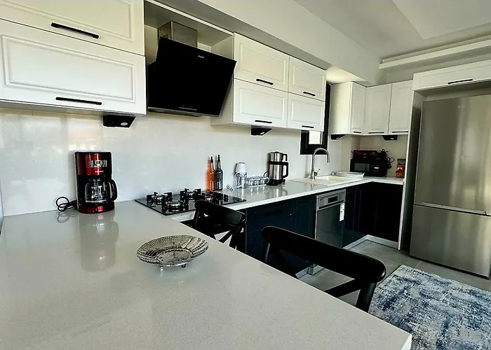 Turuncta Ozel Havuzlu Luks Marin 2