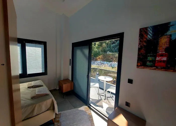 Turuncta Ozel Havuzlu Luks Marin 2