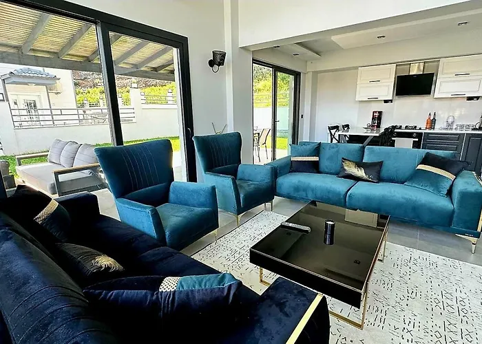 Turuncta Ozel Havuzlu Luks Marin 2 וילה