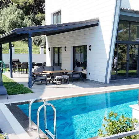 Turuncta Ozel Havuzlu Luks Villa Marin 2