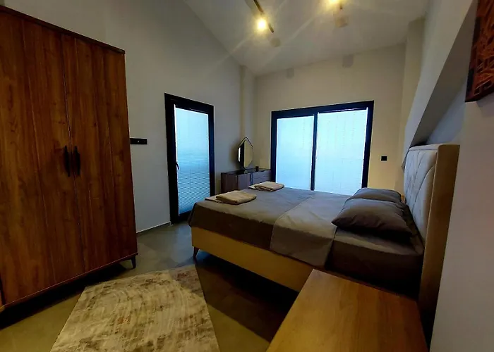 Turuncta Ozel Havuzlu Luks Marin 2